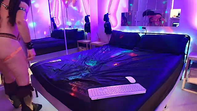 MikyFoxx online show from 11/01/25, 04:19