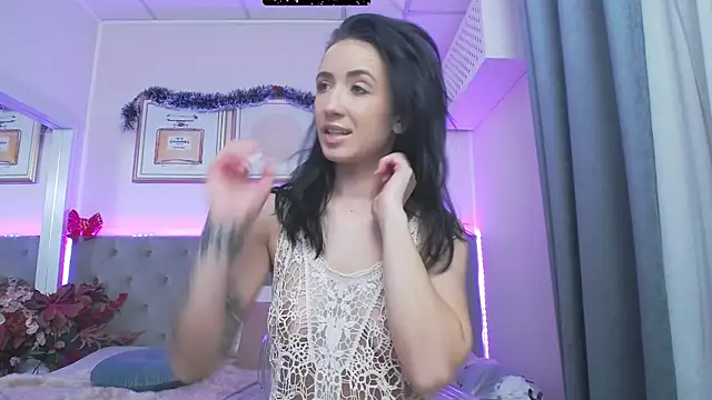 Snapshot of GlamKate chatting on 12/10/24, 06:54 GlamKate online show from 12/10/24, 06:54