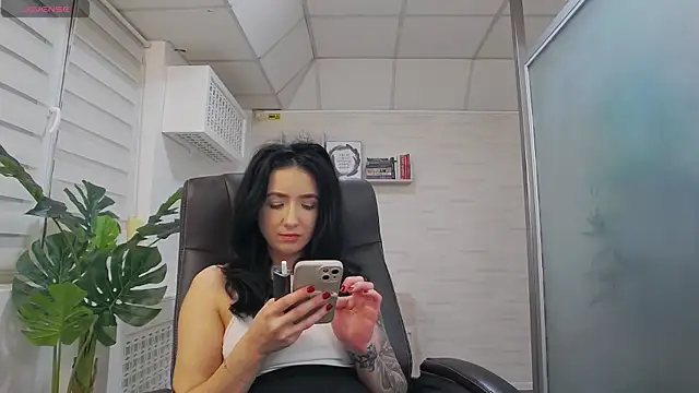 Snapshot of GlamKate chatting on 02/12/25, 10:35 GlamKate online show from 02/12/25, 10:35