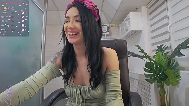 Snapshot of GlamKate chatting on 03/10/25, 10:18 GlamKate online show from 03/10/25, 10:18