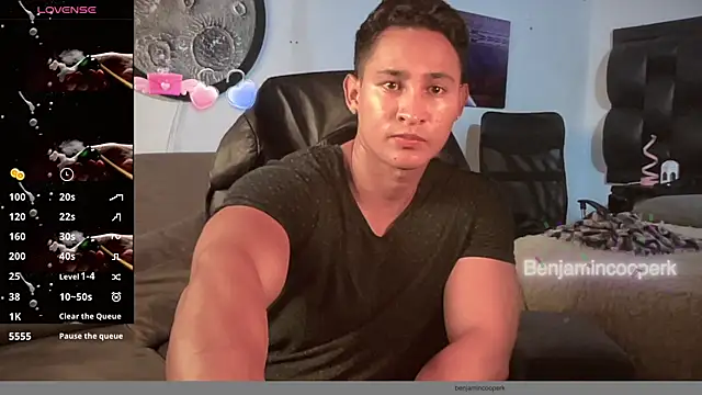 Snapshot of BenjaminCooperk chatting on 10/16/25, 06:43 BenjaminCooperk online show from 10/16/25, 06:43