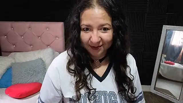 Snapshot of katifoxx chatting on 06/29/26, 04:39 katifoxx online show from 06/29/26, 04:39