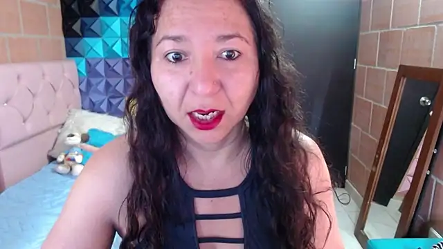 Snapshot of katifoxx chatting on 02/17/25, 02:49 katifoxx online show from 02/17/25, 02:49