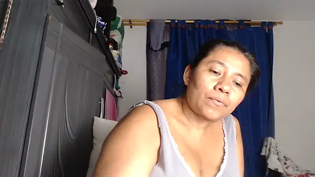 adrixxx38 online show from 04/04/26, 07:48