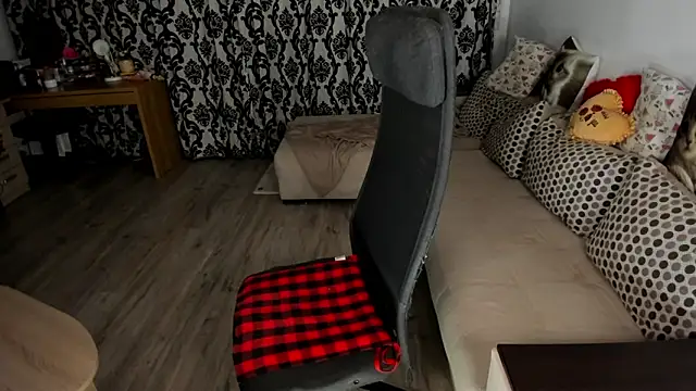 Charlotte Diamonds online show from 02/26/26, 03:45