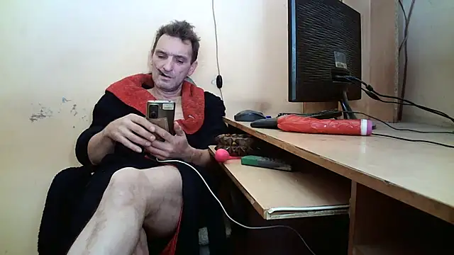 Snapshot of dundyFocus chatting on 10/31/25, 01:08 dundyFocus online show from 10/31/25, 01:08