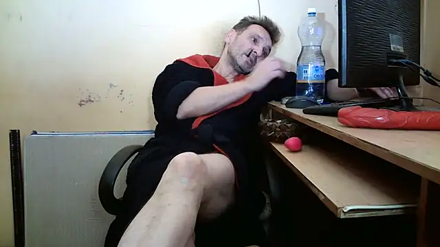 Snapshot of dundyFocus chatting on 12/16/25, 02:54 dundyFocus online show from 12/16/25, 02:54