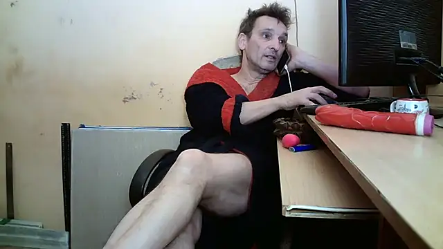 Snapshot of dundyFocus chatting on 11/22/25, 02:27 dundyFocus online show from 11/22/25, 02:27