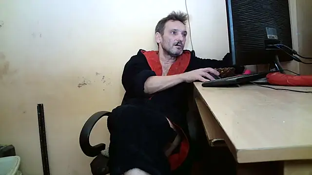 Snapshot of dundyFocus chatting on 11/10/25, 04:45 dundyFocus online show from 11/10/25, 04:45