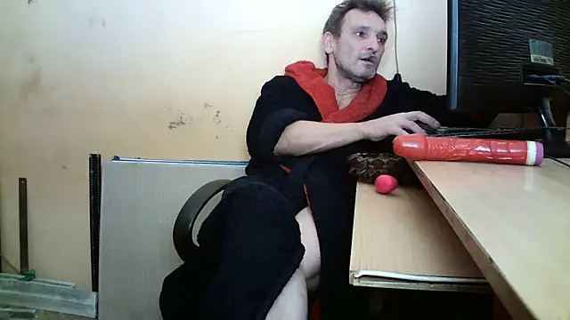 Snapshot of dundyFocus chatting on 11/26/25, 03:56 dundyFocus online show from 11/26/25, 03:56