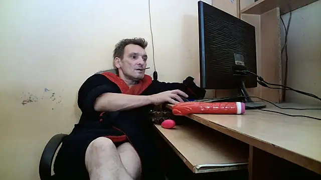 Snapshot of dundyFocus chatting on 10/30/25, 03:42 dundyFocus online show from 10/30/25, 03:42