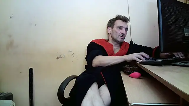 Snapshot of dundyFocus chatting on 11/02/25, 02:00 dundyFocus online show from 11/02/25, 02:00