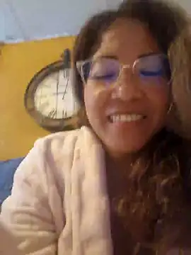 Snapshot of mila38 chatting on 10/10/25, 08:04 mila38 online show from 10/10/25, 08:04