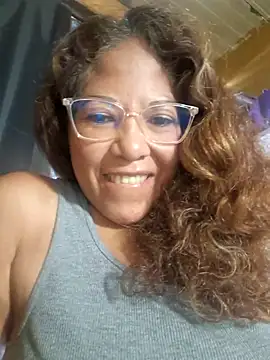 Snapshot of mila38 chatting on 09/13/25, 08:25 mila38 online show from 09/13/25, 08:25