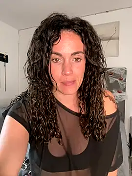 Clara-xoxo online show from 10/31/25, 02:46