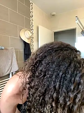 Clara-xoxo online show from 12/05/25, 01:32