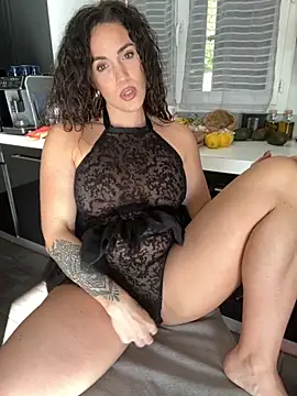 Clara-xoxo online show from 11/27/25, 01:22