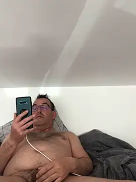 Snapshot of Lentbulant chatting on 03/20/25, 08:42 Lentbulant online show from 03/20/25, 08:42