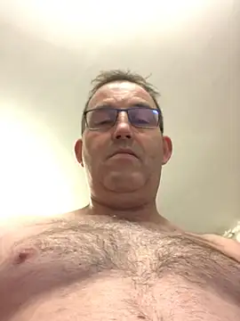 Snapshot of Lentbulant chatting on 03/16/25, 03:39 Lentbulant online show from 03/16/25, 03:39