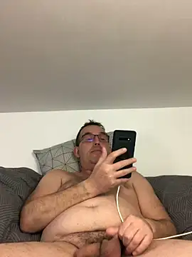 Snapshot of Lentbulant chatting on 03/06/25, 04:38 Lentbulant online show from 03/06/25, 04:38