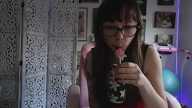 Snapshot of makiyahbelle chatting on 06/10/26, 04:35 makiyahbelle online show from 06/10/26, 04:35