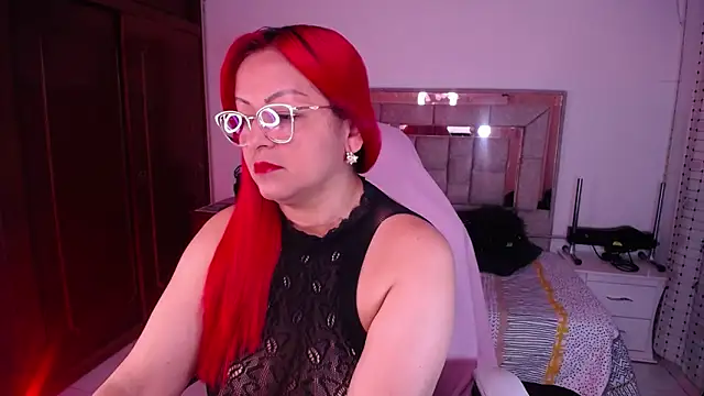 Snapshot of salomecastro_ chatting on 10/22/25, 03:17 salomecastro online show from 10/22/25, 03:17