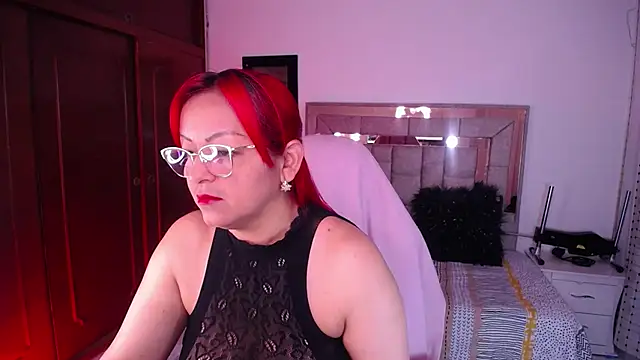 Snapshot of salomecastro_ chatting on 10/29/25, 04:11 salomecastro online show from 10/29/25, 04:11