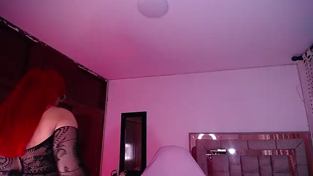 Snapshot of salomecastro_ chatting on 11/19/25, 03:17 salomecastro online show from 11/19/25, 03:17