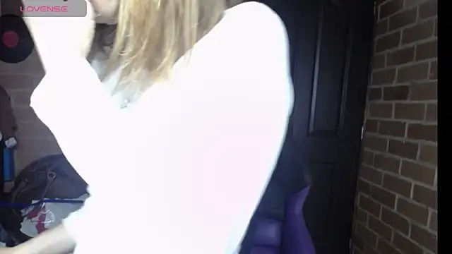 cristin doll  online show from 04/16/26, 02:18