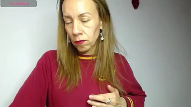 cristin doll  online show from 10/01/25, 05:17