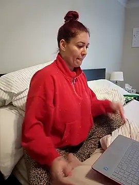 Snapshot of HollyTattoo chatting on 02/12/26, 03:01 HollyTattoo online show from 02/12/26, 03:01