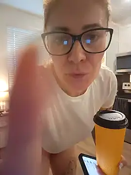 Snapshot of HollyTattoo chatting on 12/11/24, 02:54 HollyTattoo online show from 12/11/24, 02:54