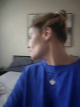 Snapshot of HollyTattoo chatting on 02/10/25, 01:44 HollyTattoo online show from 02/10/25, 01:44