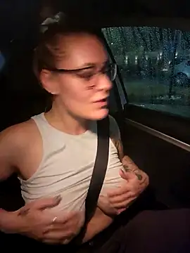 Snapshot of HollyTattoo chatting on 12/09/24, 11:03 HollyTattoo online show from 12/09/24, 11:03