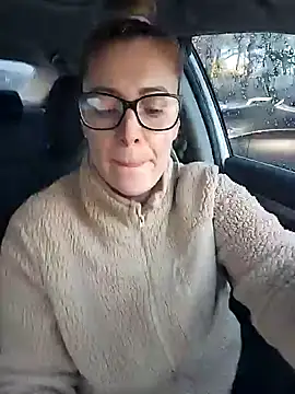 Snapshot of HollyTattoo chatting on 12/04/24, 01:47 HollyTattoo online show from 12/04/24, 01:47