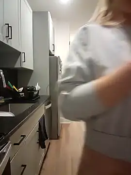 Snapshot of HollyTattoo chatting on 12/18/24, 10:40 HollyTattoo online show from 12/18/24, 10:40