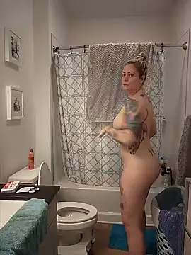 Snapshot of HollyTattoo chatting on 12/11/24, 05:59 HollyTattoo online show from 12/11/24, 05:59