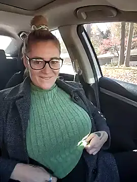 Snapshot of HollyTattoo chatting on 12/06/24, 05:28 HollyTattoo online show from 12/06/24, 05:28