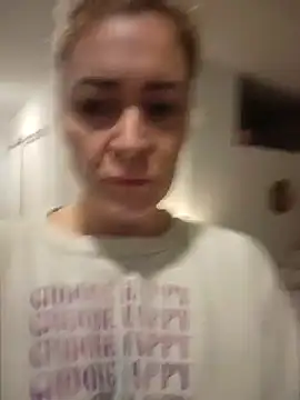 Snapshot of HollyTattoo chatting on 01/23/25, 09:29 HollyTattoo online show from 01/23/25, 09:29