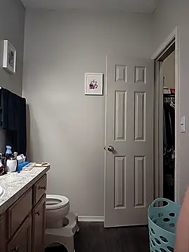 Snapshot of HollyTattoo chatting on 10/06/25, 02:29 HollyTattoo online show from 10/06/25, 02:29