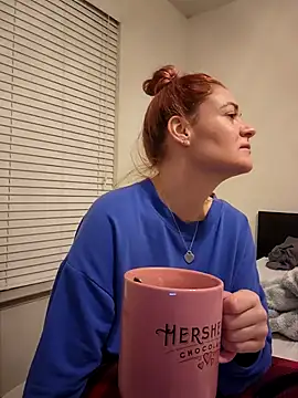 Snapshot of HollyTattoo chatting on 10/01/25, 11:25 HollyTattoo online show from 10/01/25, 11:25