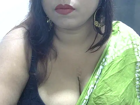 Snapshot of ROSEE_MERRYYYY chatting on 10/14/25, 09:32 ROSEE MERRYYYY online show from 10/14/25, 09:32