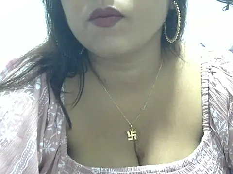 Snapshot of ROSEE_MERRYYYY chatting on 04/15/26, 06:12 ROSEE MERRYYYY online show from 04/15/26, 06:12