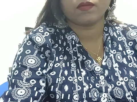 Snapshot of ROSEE_MERRYYYY chatting on 12/22/25, 01:11 ROSEE MERRYYYY online show from 12/22/25, 01:11