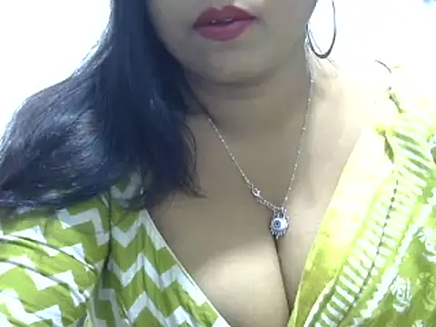Snapshot of ROSEE_MERRYYYY chatting on 02/15/25, 06:01 ROSEE MERRYYYY online show from 02/15/25, 06:01