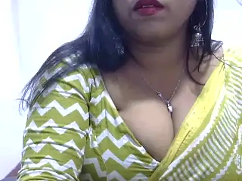 Snapshot of ROSEE_MERRYYYY chatting on 02/25/25, 12:38 ROSEE MERRYYYY online show from 02/25/25, 12:38