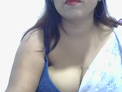 Snapshot of ROSEE_MERRYYYY chatting on 05/29/26, 10:10 ROSEE MERRYYYY online show from 05/29/26, 10:10