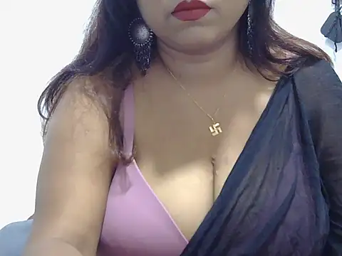 Snapshot of ROSEE_MERRYYYY chatting on 05/14/26, 01:52 ROSEE MERRYYYY online show from 05/14/26, 01:52