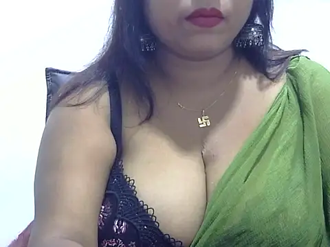 Snapshot of ROSEE_MERRYYYY chatting on 02/07/26, 05:43 ROSEE MERRYYYY online show from 02/07/26, 05:43