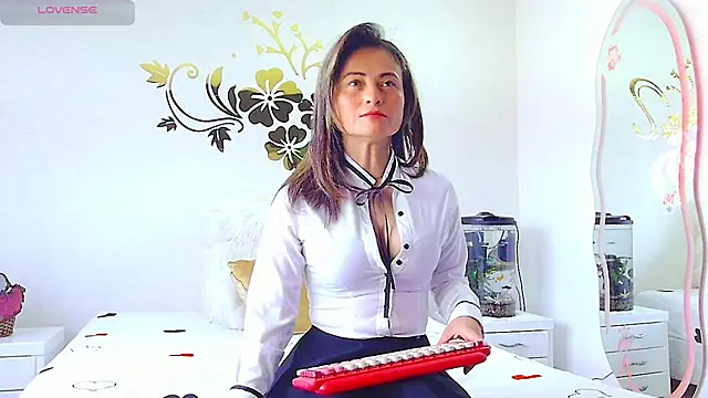 Snapshot of MarcelaFlores chatting on 07/17/26, 02:58 MarcelaFlores online show from 07/17/26, 02:58